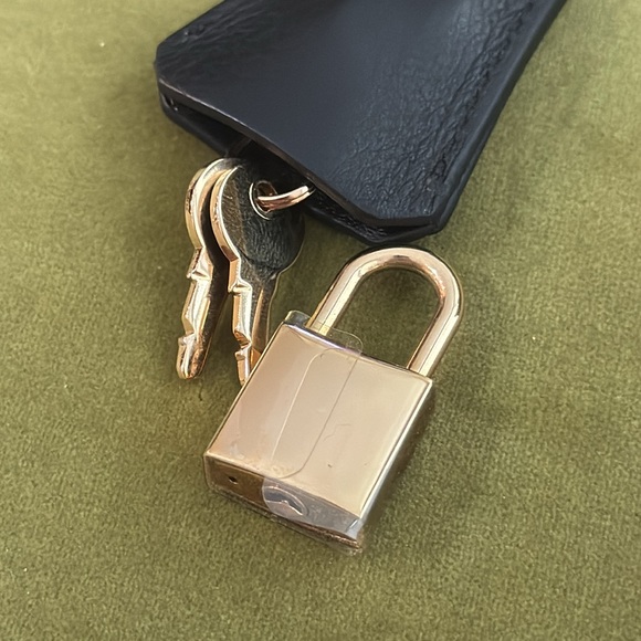 Dolce & Gabbana lock and key set with clochette charm - Picture 4 of 7